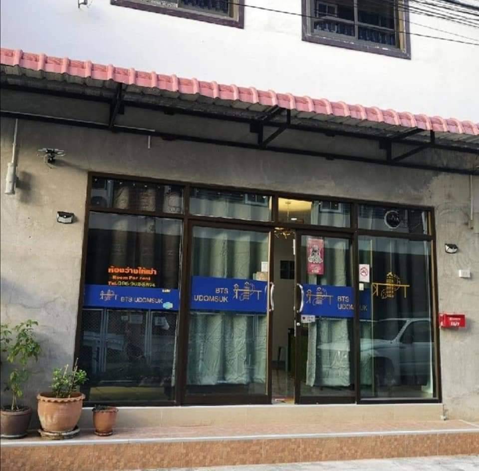 For SaleHotel&Apartment BusinessBangna, Bearing, Lasalle : For sale: 4.5-storey apartment, small dormitory, always looking for rental rooms, suitable for investment, prime location near BTS Udomsuk station.