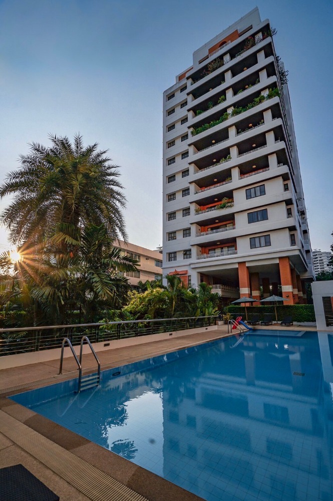 For RentCondoSukhumvit, Asoke, Thonglor : LTH11521 - Baan Suan Chan FOR RENT Size 480 sqm. 4 beds 4 baths Near BTS Chong Nonsi Station ONLY 140K/Month