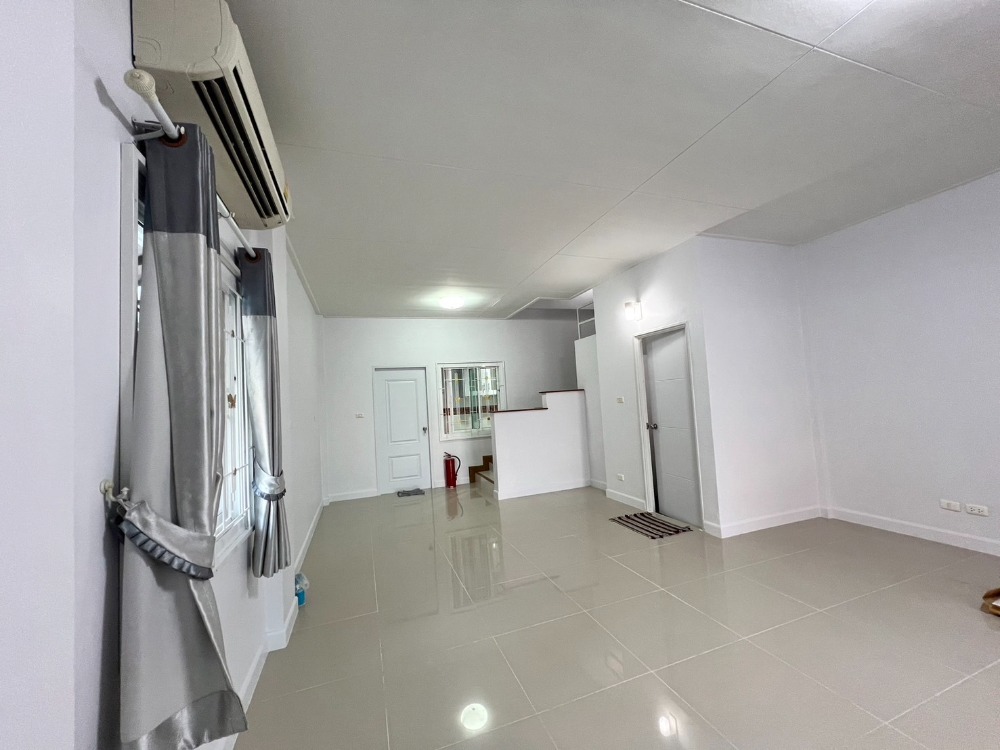 ขายทาวน์โฮมบางนา แบริ่ง ลาซาล : ขาย The Rich Biz Home สุขุมวิท 105 ทาวน์โฮม 3 ชั้นหลังมุม