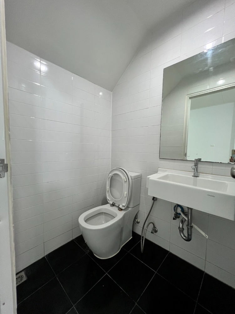 ขายทาวน์โฮมบางนา แบริ่ง ลาซาล : ขาย The Rich Biz Home สุขุมวิท 105 ทาวน์โฮม 3 ชั้นหลังมุม