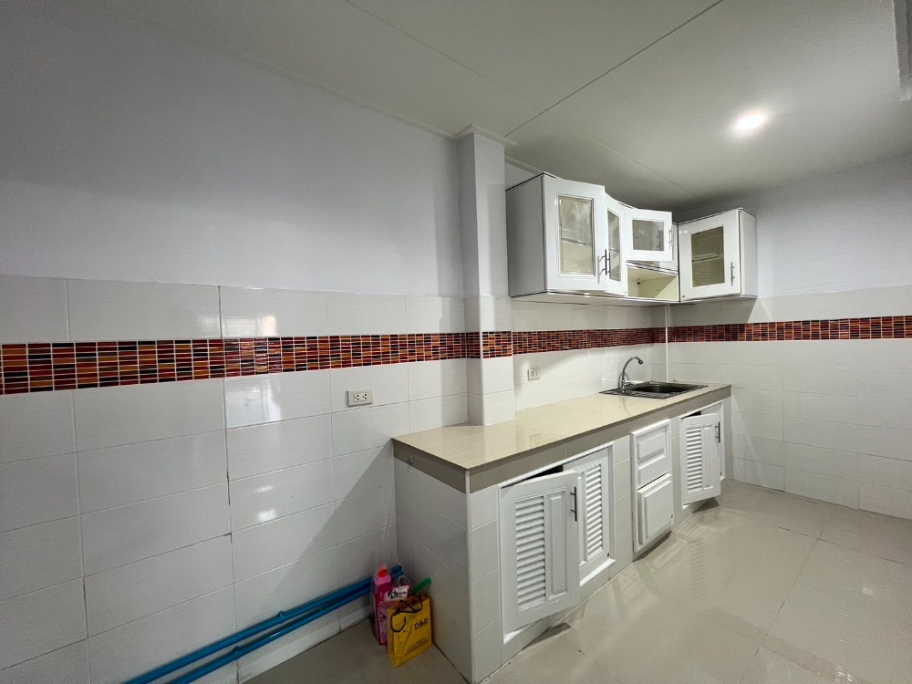 ขายทาวน์โฮมบางนา แบริ่ง ลาซาล : ขาย The Rich Biz Home สุขุมวิท 105 ทาวน์โฮม 3 ชั้นหลังมุม