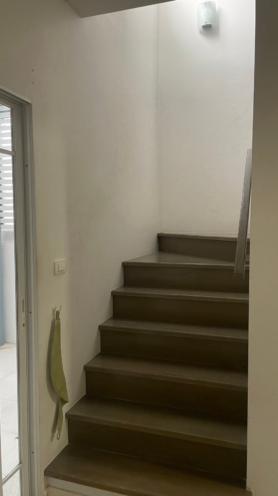 ให้เช่าทาวน์โฮมสมุทรปราการ สำโรง : ให้เช่า ทาวน์โฮม 2 ชั้น หลัง เมกะบางนา🔥🔥 🐶🐱อยู่ เลี้ยงน้องหมาแมวได้🐶🐱 🏡 อินดี้ บางนา กม.7 (2)  Indy Bangna Km.7 (2) 🏡 #NearMegaBangna . #รายละเอียด - 2 ห้องนอน 3 ห้องน้ำ - พท.18 ตร.ว. **อนุญาติให้เลี้ยงสัตว์ตัวเล