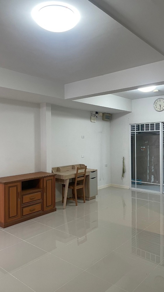 ให้เช่าทาวน์โฮมสมุทรปราการ สำโรง : ให้เช่า ทาวน์โฮม 2 ชั้น หลัง เมกะบางนา🔥🔥 🐶🐱อยู่ เลี้ยงน้องหมาแมวได้🐶🐱 🏡 อินดี้ บางนา กม.7 (2)  Indy Bangna Km.7 (2) 🏡 #NearMegaBangna . #รายละเอียด - 2 ห้องนอน 3 ห้องน้ำ - พท.18 ตร.ว. **อนุญาติให้เลี้ยงสัตว์ตัวเล