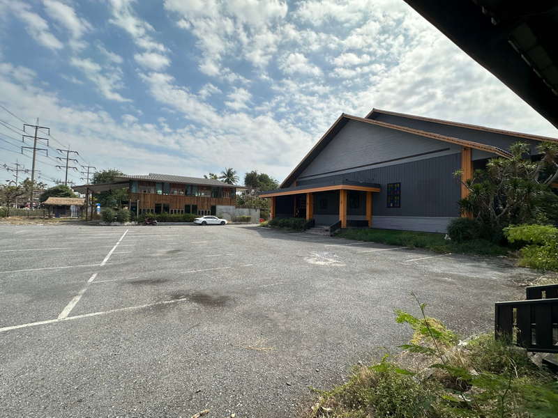 ให้เช่าโชว์รูมปทุมธานี รังสิต ธรรมศาสตร์ : For Rent Pathum Thani Retail Space / Showroom Lam Luk Ka Road BRE23382