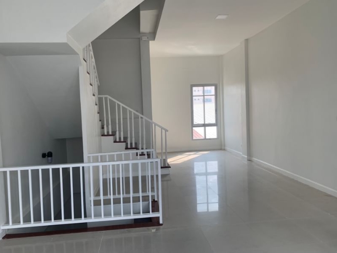 ขายอาคารพาณิชย์นวมินทร์ รามอินทรา : ขายแล้ว.......ขายอาคารพาณิชย์ 4 ชั้น, เนื้อที่ 18.2 ตรว. มี 4 ห้องนอน, 4 ห้องน้ำ  ถนนปัญญาอินทรา แขวงบางชัน เขตคลองสามวา จังหวัดกรุงเทพ โรงเรียนสาธิตพัฒนาและอื่นๆอีกหลายแห่ง มหาวิทยาลัยและวิทยาลัยการท่องเที่ยว ตลาดสด ห้างสรรพสินค้าแฟช