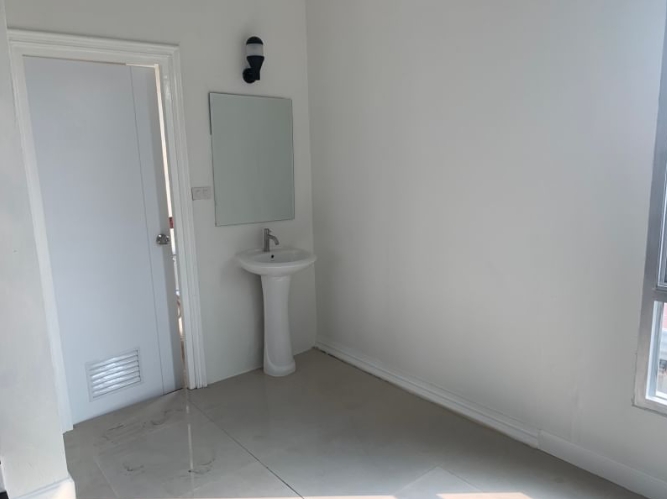 ขายอาคารพาณิชย์นวมินทร์ รามอินทรา : ขายแล้ว.......ขายอาคารพาณิชย์ 4 ชั้น, เนื้อที่ 18.2 ตรว. มี 4 ห้องนอน, 4 ห้องน้ำ  ถนนปัญญาอินทรา แขวงบางชัน เขตคลองสามวา จังหวัดกรุงเทพ โรงเรียนสาธิตพัฒนาและอื่นๆอีกหลายแห่ง มหาวิทยาลัยและวิทยาลัยการท่องเที่ยว ตลาดสด ห้างสรรพสินค้าแฟช