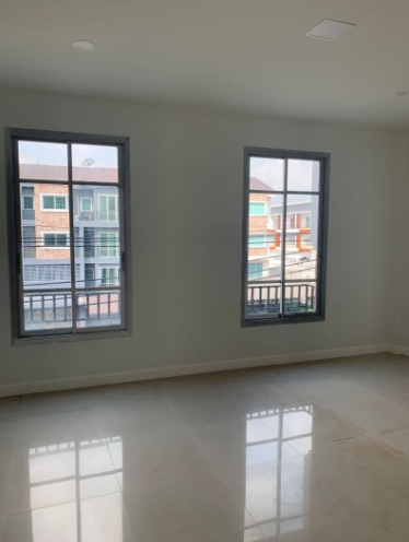 ขายอาคารพาณิชย์นวมินทร์ รามอินทรา : ขายแล้ว.......ขายอาคารพาณิชย์ 4 ชั้น, เนื้อที่ 18.2 ตรว. มี 4 ห้องนอน, 4 ห้องน้ำ  ถนนปัญญาอินทรา แขวงบางชัน เขตคลองสามวา จังหวัดกรุงเทพ โรงเรียนสาธิตพัฒนาและอื่นๆอีกหลายแห่ง มหาวิทยาลัยและวิทยาลัยการท่องเที่ยว ตลาดสด ห้างสรรพสินค้าแฟช