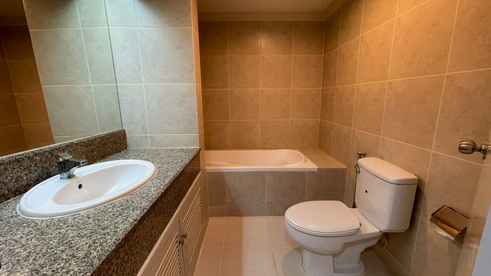 ขายคอนโดสุขุมวิท อโศก ทองหล่อ : บ้านสวนเพชรคอนโด ซอยสุขุมวิท 39 2ห้องนอน 3ห้องน้ำ ห้องขายหายาก ราคาดี สนใจสอบถสมได้นะคะ