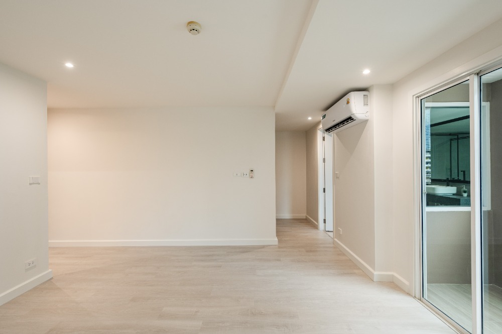 For SaleCondoSukhumvit, Asoke, Thonglor : 3 bed pet-friendly condo at Ekkamai, Fully furnished, Nice Decoration, Next to Big C and close to BTS Ekkamai station