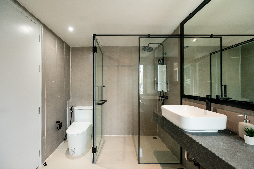 For SaleCondoSukhumvit, Asoke, Thonglor : 3 bed pet-friendly condo at Ekkamai, Fully furnished, Nice Decoration, Next to Big C and close to BTS Ekkamai station