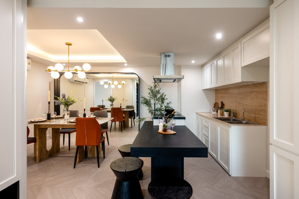 For SaleCondoSukhumvit, Asoke, Thonglor : 3 bed pet-friendly condo at Ekkamai, Fully furnished, Nice Decoration, Next to Big C and close to BTS Ekkamai station