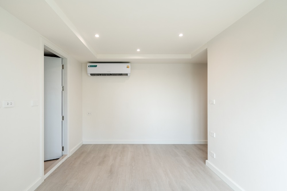 For SaleCondoSukhumvit, Asoke, Thonglor : 3 bed pet-friendly condo at Ekkamai, Fully furnished, Nice Decoration, Next to Big C and close to BTS Ekkamai station