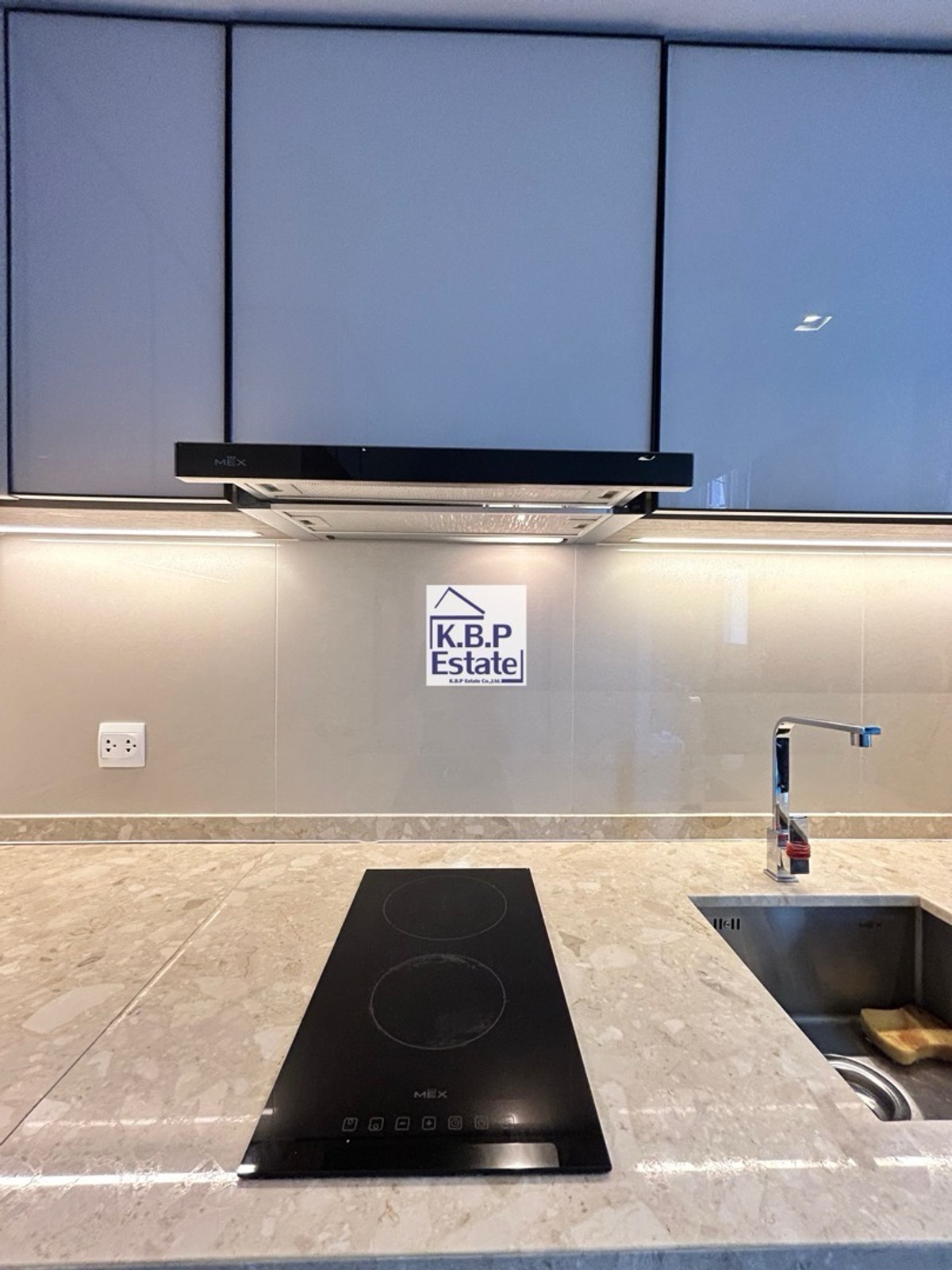 ขายคอนโดสะพานควาย จตุจักร : ขายขาดทุน The reserve phahol - pradipat /Duplex 1 Bed