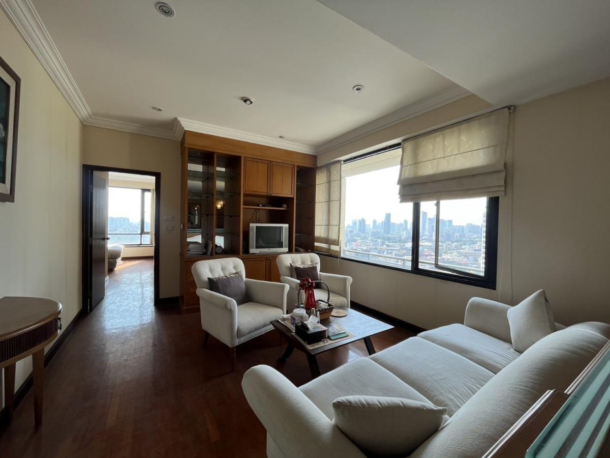 For RentCondoSathorn, Narathiwat : Urgent rent, rare room! 🔥 Baan Piya Sathorn 🔥 3bed 3bath + maids room in the heart of Sathorn, no more than 70k, no more, dont miss it!