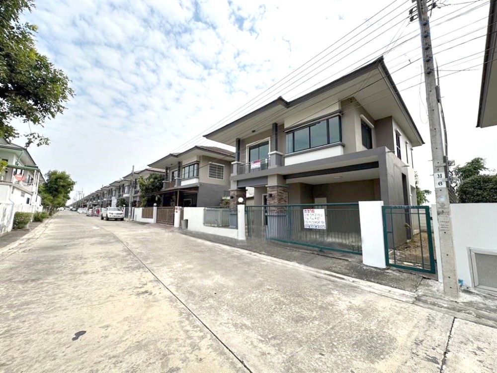 For SaleHouseNawamin, Ramindra : 2-storey detached house, selling below cost, very new condition, excellent location near Fashion Island shopping mall, usable area 182.88 sq m.