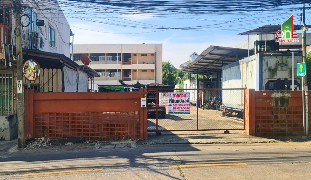 ขายที่ดินปิ่นเกล้า จรัญสนิทวงศ์ : ที่ดิน+ตึกแถว 1 คูหา 373 ตรว. ถ.จรัญสนิทวงศ์ ซ.44 บางยี่ขัน บางพลัด กรุงเทพฯ