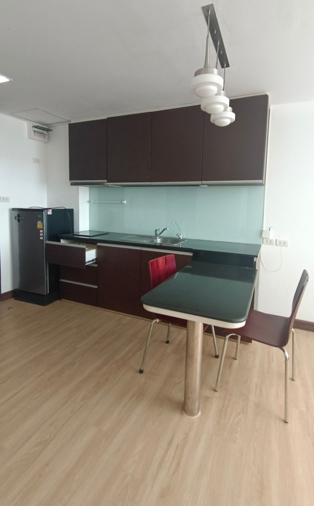 ให้เช่าคอนโดเลียบทางด่วนรามอินทรา : เจ ดับบลิว บูเลอวาร์ด ศรีวรา บิ้วอิน กั้นห้องเป็นสัดส่วน คอนโดให้เช่า J.W. Boulevard Srivara