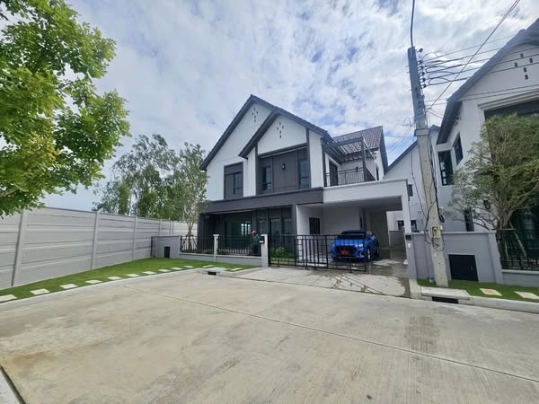 ให้เช่าบ้านบางนา แบริ่ง ลาซาล : ให้เช่า บ้านเดี่ยว เซนโทร บางนา ( Centro Bangna )ขนาด 77 ตร.ว. บ้านมุม พร้อมอยู่ ใกล้ Mega Bangna 🟥@rdsluxury