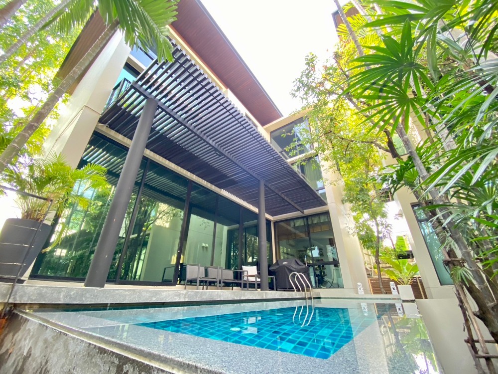 ให้เช่าบ้านสุขุมวิท อโศก ทองหล่อ : บ้านให้เช่า ใน Compound ซอยเอกมัย 10 4+1 bedrooms