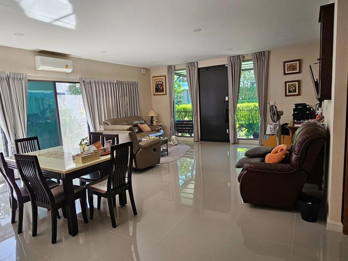 For RentHousePattanakan, Srinakarin : 📢👇Perfect Place Rama 9-Krungthepkreetha a place that easily traveling with multiple routes: Ramkhamhaeng, Thap Chang Toll Gate, Krungthep Kreetha, Romklao, and Suvarnabhumi Airport. The project is located on the main road and has access through Mistine Al