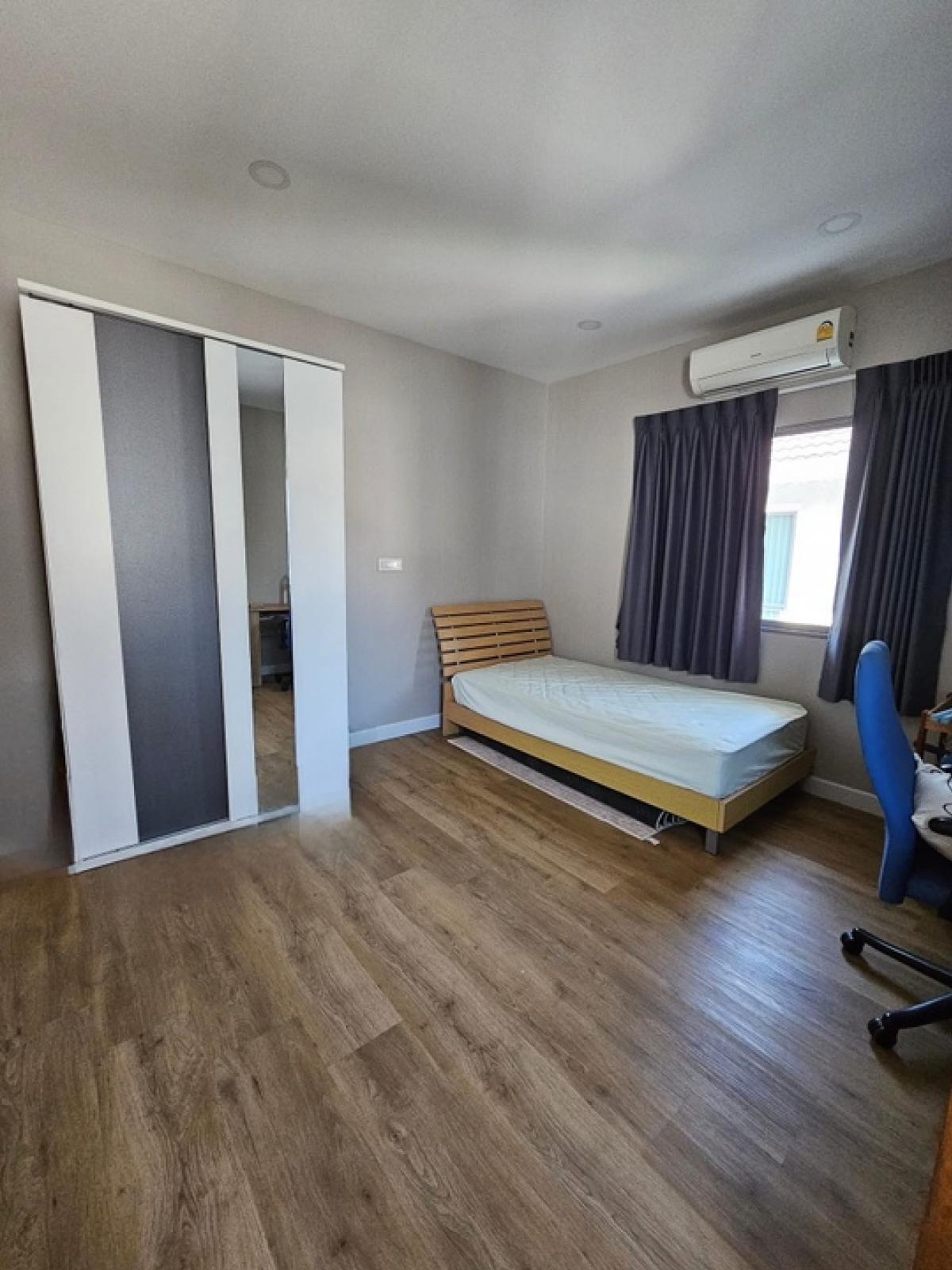 For RentHousePattanakan, Srinakarin : 📢👇Perfect Place Rama 9-Krungthepkreetha a place that easily traveling with multiple routes: Ramkhamhaeng, Thap Chang Toll Gate, Krungthep Kreetha, Romklao, and Suvarnabhumi Airport. The project is located on the main road and has access through Mistine Al