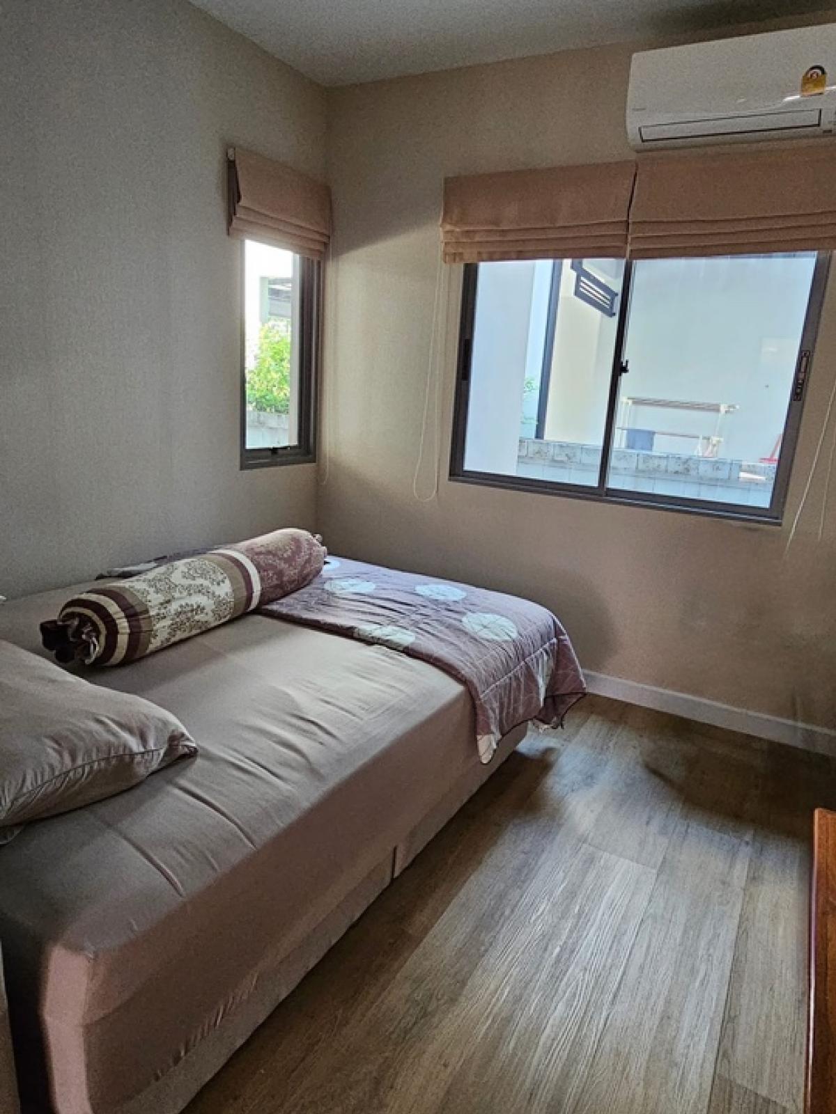 For RentHousePattanakan, Srinakarin : 📢👇Perfect Place Rama 9-Krungthepkreetha a place that easily traveling with multiple routes: Ramkhamhaeng, Thap Chang Toll Gate, Krungthep Kreetha, Romklao, and Suvarnabhumi Airport. The project is located on the main road and has access through Mistine Al