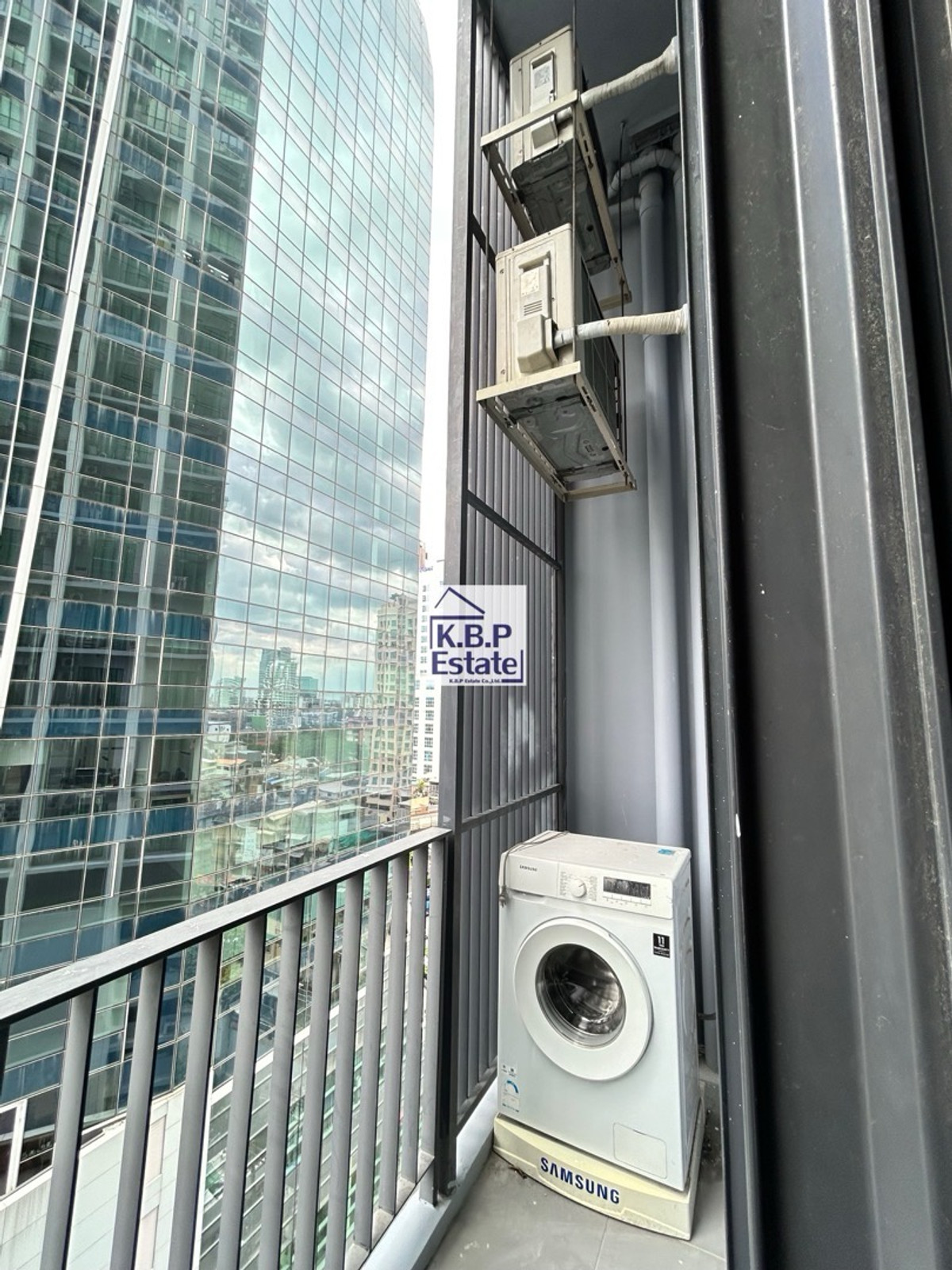 ขายคอนโดสะพานควาย จตุจักร : ขายขาดทุน The reserve phahol - pradipat /Duplex 1 Bed