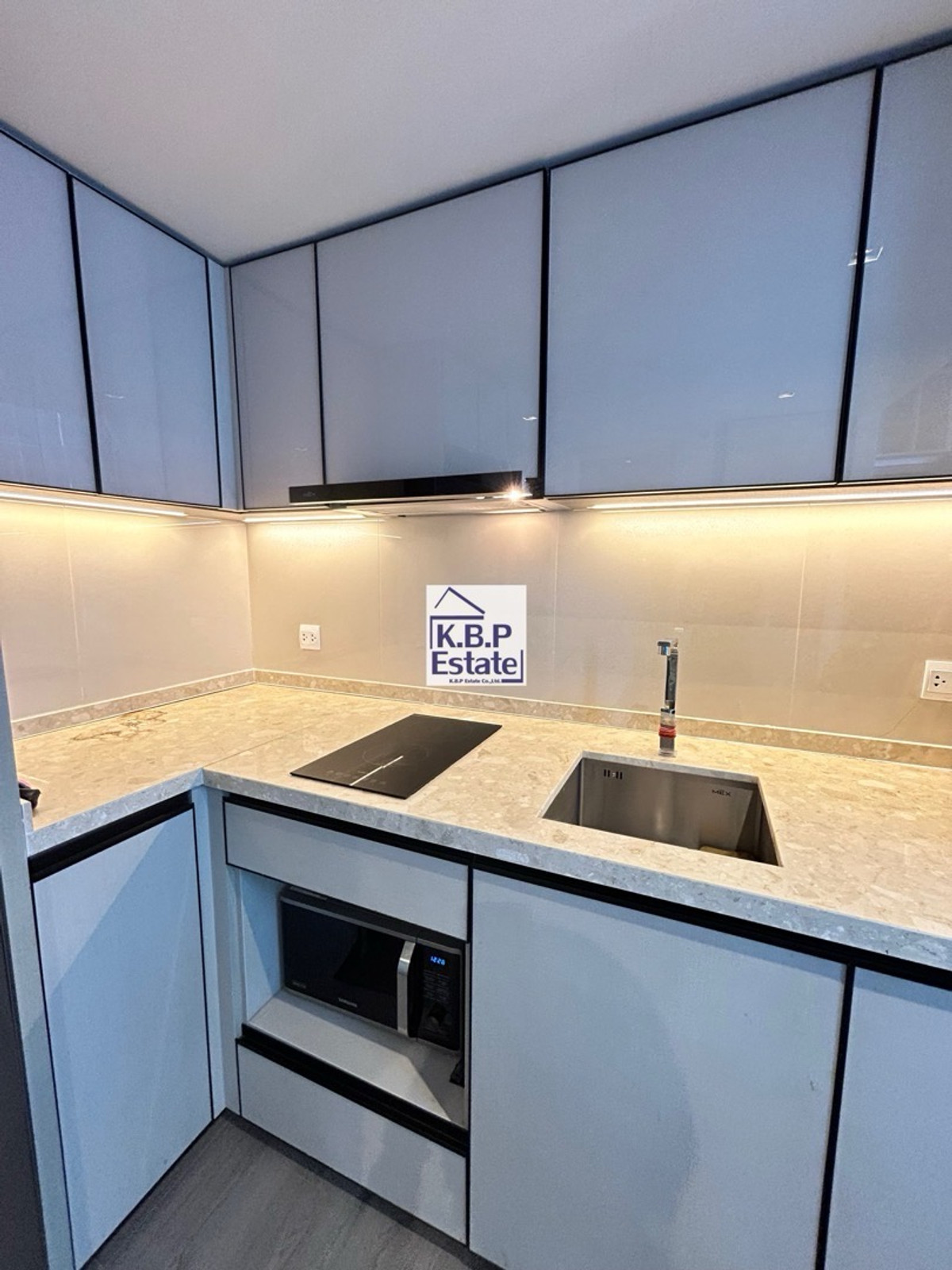 ขายคอนโดสะพานควาย จตุจักร : ขายขาดทุน The reserve phahol - pradipat /Duplex 1 Bed