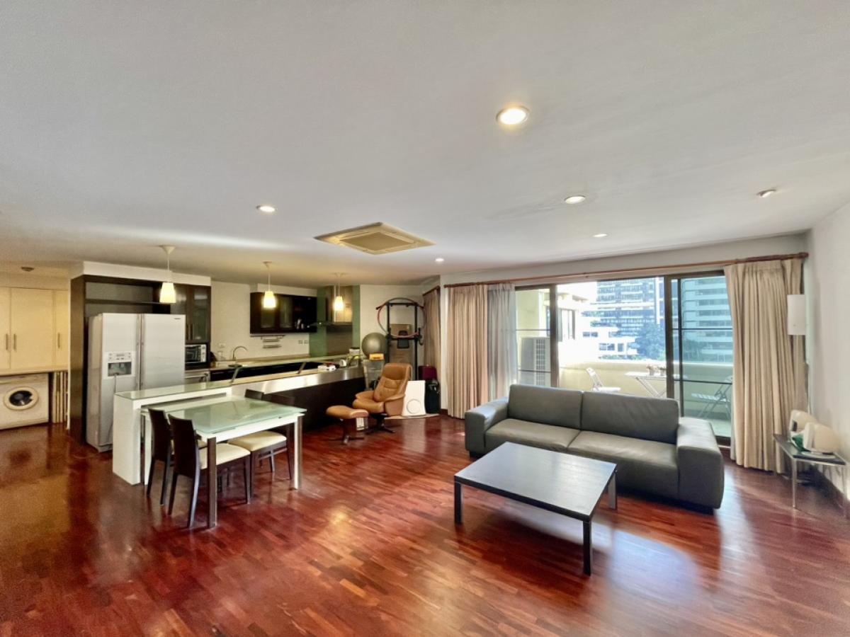 ขายคอนโดสุขุมวิท อโศก ทองหล่อ : 📢👇Rare item! Sell as is. Huge combine unit with 2 big balconies at Mano Tower, located in Sukhumvit 39, next to new TOPS Foodhall, 3-min walk to Fuji Supermarket and Shinsen Supermarket, easy access to Petchaburi Road and Sukhumvit 39, close to EmQuartier