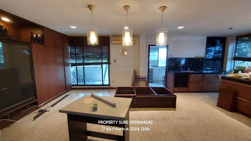 For RentOfficeYothinpattana,CDC : Office building for rent, showroom and residence, 4.5-storey stand alone building, usable area 2,000 sq m., business area near Rama 9-Lat Phrao
