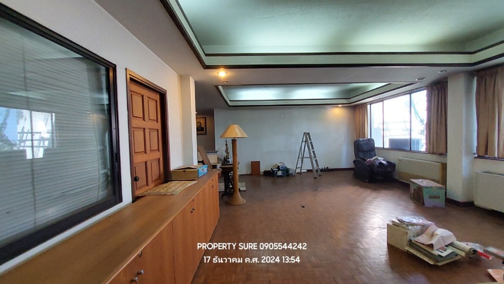 For RentOfficeYothinpattana,CDC : Office building for rent, showroom and residence, 4.5-storey stand alone building, usable area 2,000 sq m., business area near Rama 9-Lat Phrao