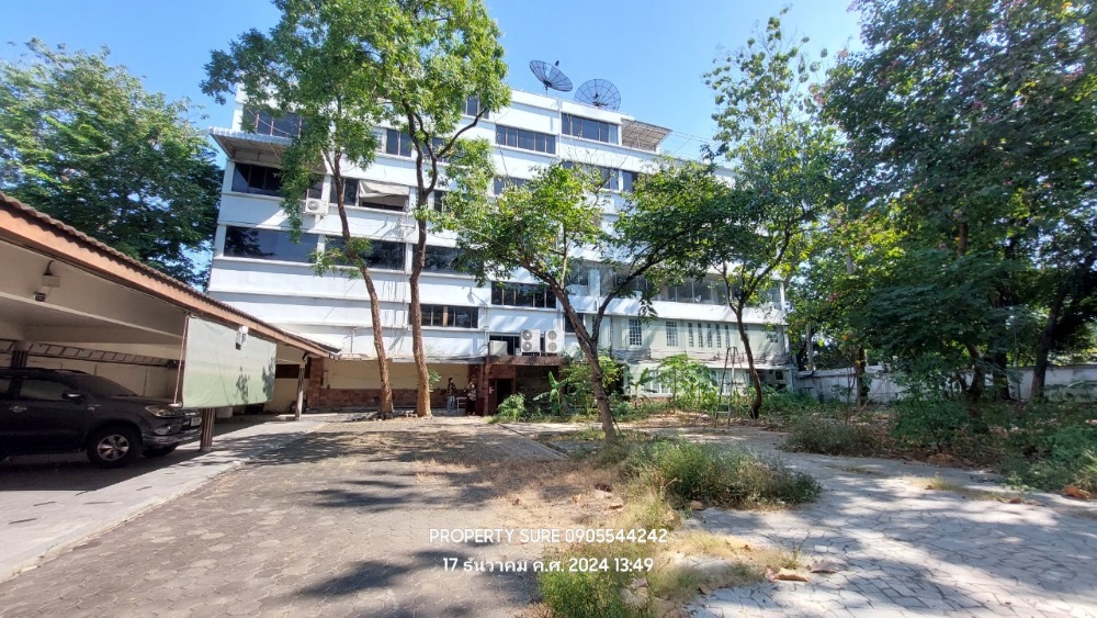 ให้เช่าโชว์รูมเลียบทางด่วนรามอินทรา : Stand alone Building for rent ให้เช่าอาคารสำนักงาน โชว์รูมและที่พักอาศัยย่านธุรกิจใกล้พระราม 9 – ลาดพร้าว-เลียบด่วน อาคาร Stand alone 4.5 ชั้น พื้นที่ใช้สอย 2,000 ตร.ม.