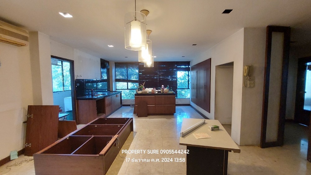 ให้เช่าโชว์รูมเลียบทางด่วนรามอินทรา : Stand alone Building for rent ให้เช่าอาคารสำนักงาน โชว์รูมและที่พักอาศัยย่านธุรกิจใกล้พระราม 9 – ลาดพร้าว-เลียบด่วน อาคาร Stand alone 4.5 ชั้น พื้นที่ใช้สอย 2,000 ตร.ม.