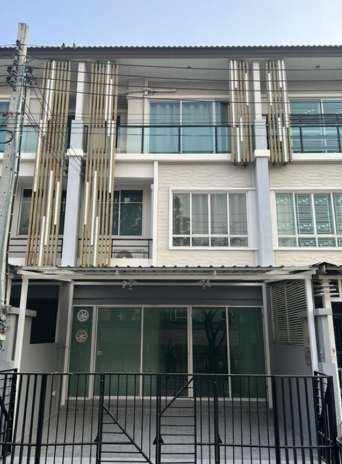 For RentTownhomeChaengwatana, Muangthong : Townhome for rent, The Plant City, Chaengwattana, near Impact Muang Thong Thani, only 2 minutes away.