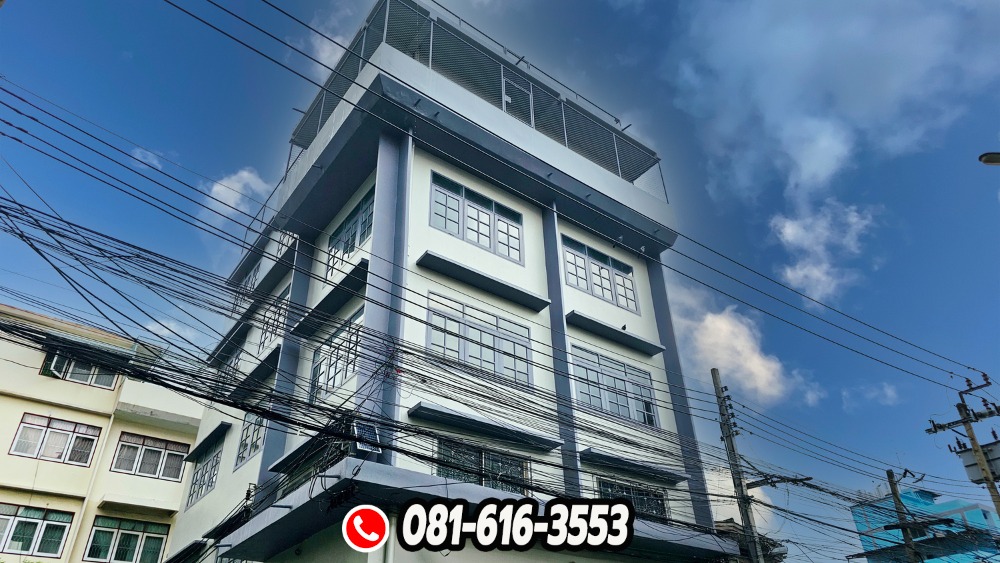 For SaleShop HouseWongwianyai, Charoennakor : 4-storey building with rooftop, prime location on Krungthonburi Road, Soi 1, near Icon Siam and Wongwian Yai BTS.