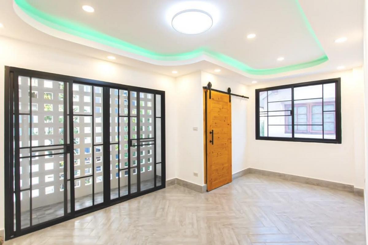 For SaleHome OfficeRatchadapisek, Huaikwang, Suttisan : 🚩For Sale : Home Office Stand alone Renovated @ Suthisarn (Home Office/Single house Soi 20 June Suthisarn)