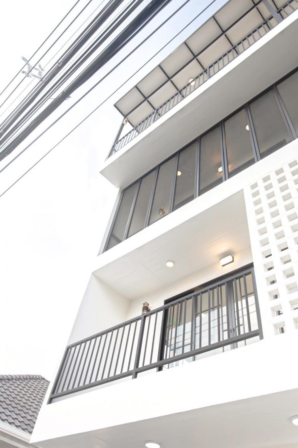 For SaleHome OfficeRatchadapisek, Huaikwang, Suttisan : 🚩For Sale : Home Office Stand alone Renovated @ Suthisarn (Home Office/Single house Soi 20 June Suthisarn)