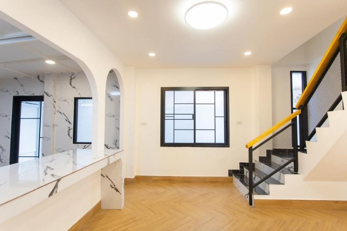 For SaleHome OfficeRatchadapisek, Huaikwang, Suttisan : 🚩For Sale : Home Office Stand alone Renovated @ Suthisarn (Home Office/Single house Soi 20 June Suthisarn)