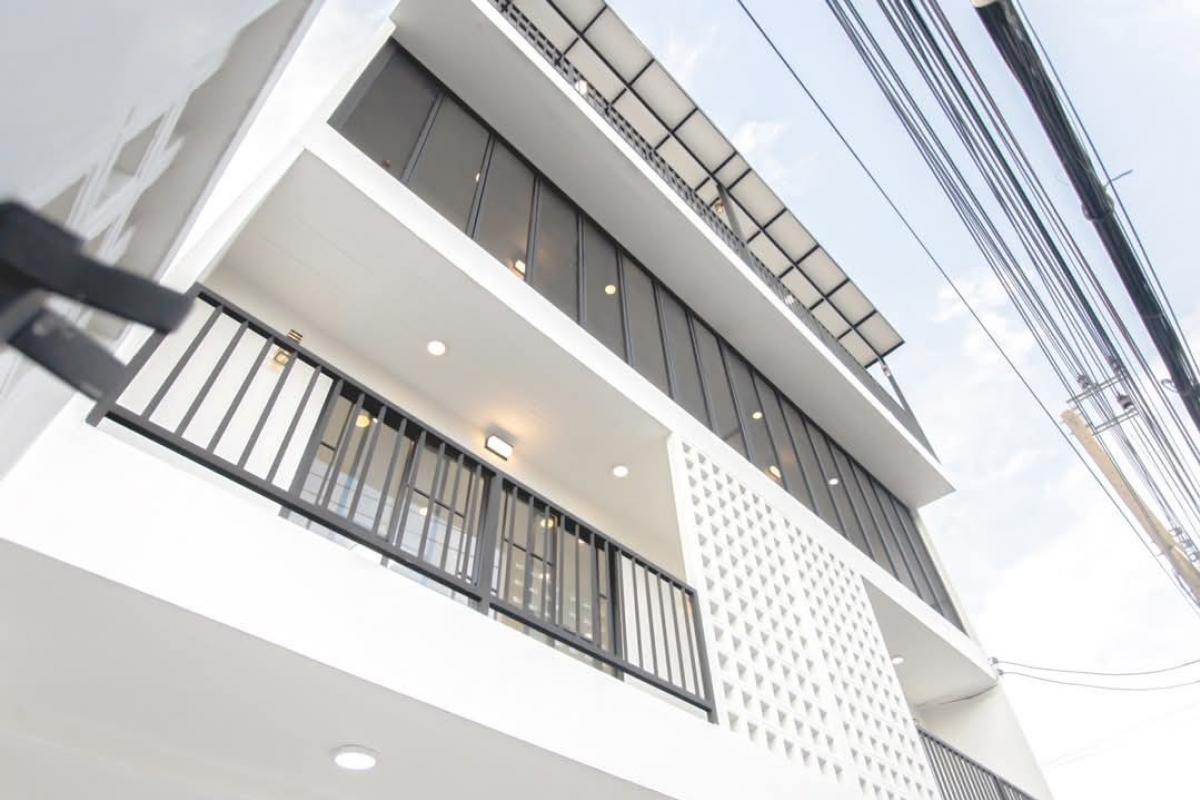 For SaleHome OfficeRatchadapisek, Huaikwang, Suttisan : 🚩For Sale : Home Office Stand alone Renovated @ Suthisarn (Home Office/Single house Soi 20 June Suthisarn)