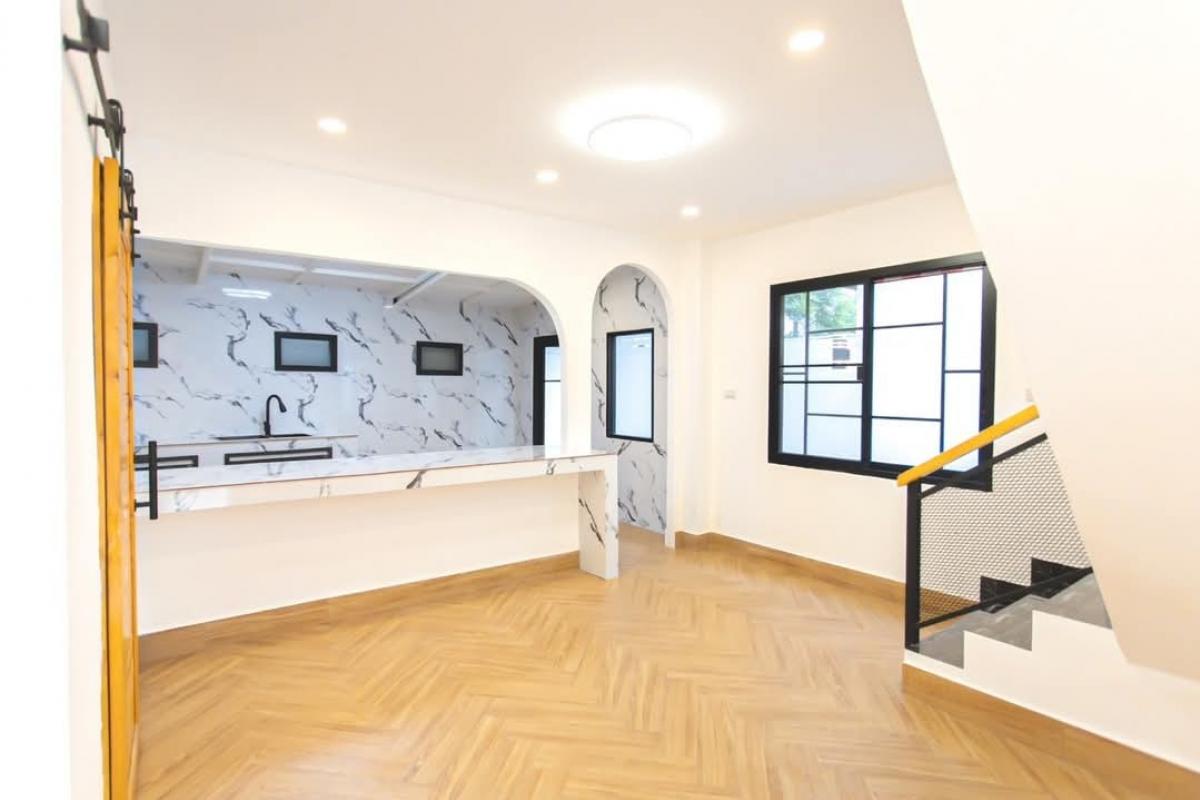 For SaleHome OfficeRatchadapisek, Huaikwang, Suttisan : 🚩For Sale : Home Office Stand alone Renovated @ Suthisarn (Home Office/Single house Soi 20 June Suthisarn)