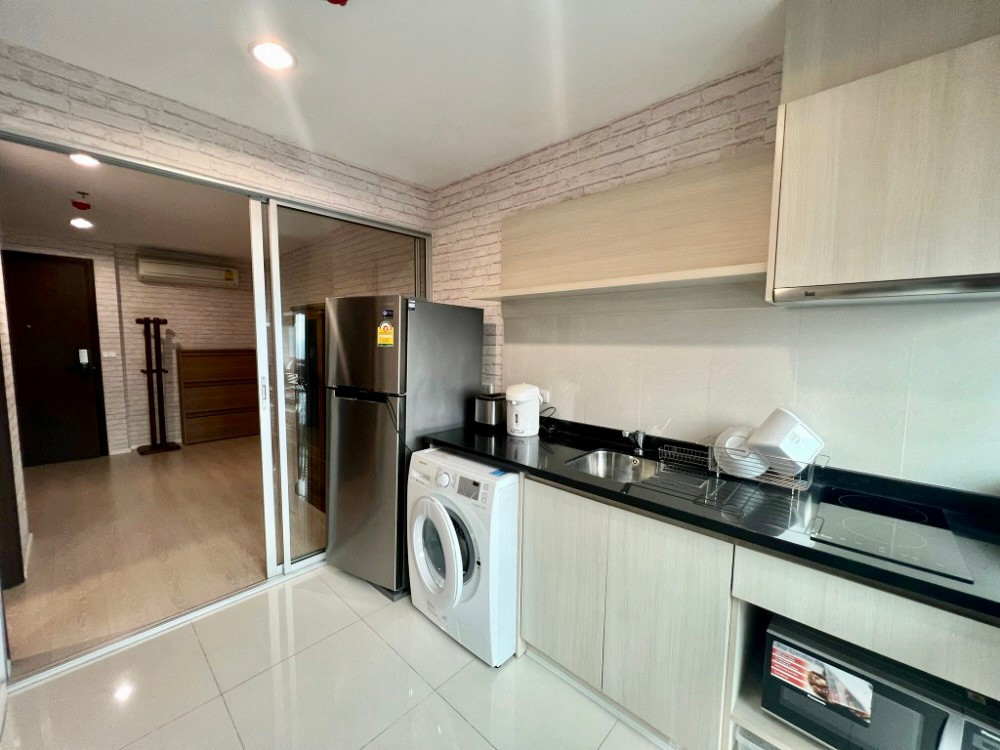 For SaleCondoSathorn, Narathiwat : ( UL2411201 ) Urgent Sale!!! Tel/Line 096-2479369 , Sale with tenant Rhythm Sathorn - Narathiwas , 1 bedroom, 38 Sq.M., high floor, furnished, Special Deal!!✨✨