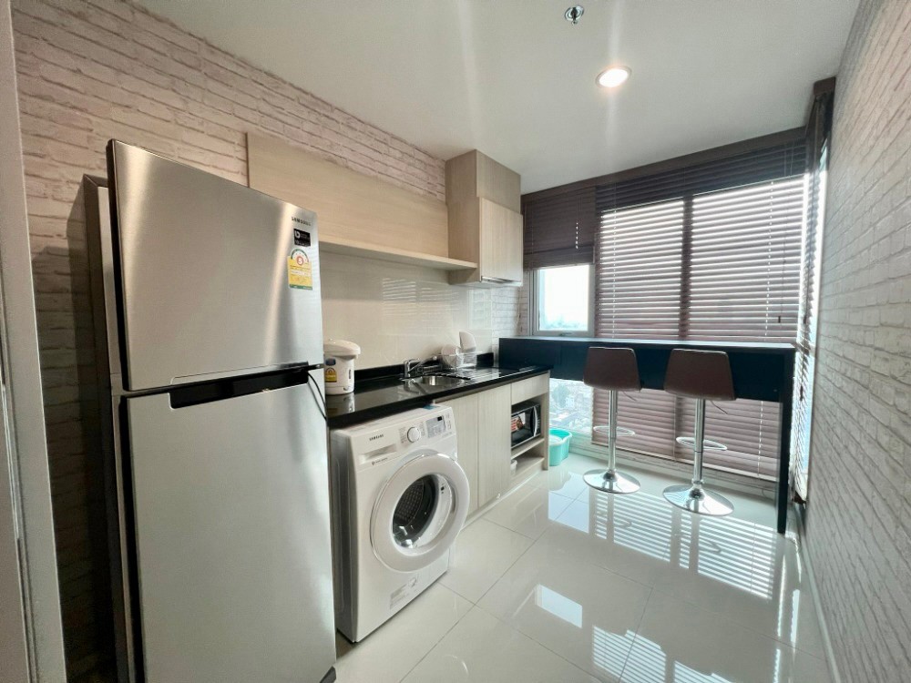 For SaleCondoSathorn, Narathiwat : ( UL2411201 ) Urgent Sale!!! Tel/Line 096-2479369 , Sale with tenant Rhythm Sathorn - Narathiwas , 1 bedroom, 38 Sq.M., high floor, furnished, Special Deal!!✨✨