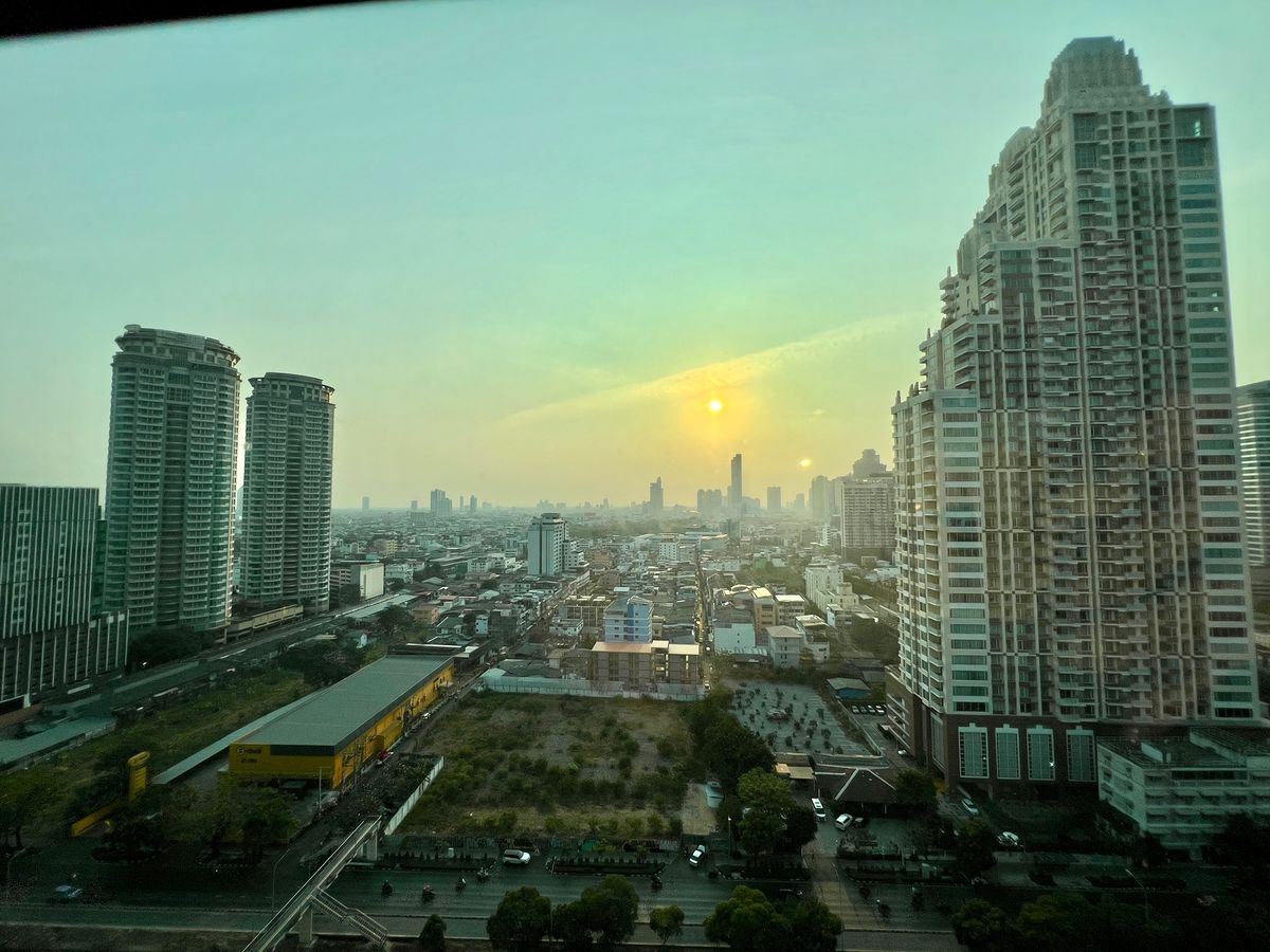 For SaleCondoSathorn, Narathiwat : ( UL2411201 ) Urgent Sale!!! Tel/Line 096-2479369 , Sale with tenant Rhythm Sathorn - Narathiwas , 1 bedroom, 38 Sq.M., high floor, furnished, Special Deal!!✨✨