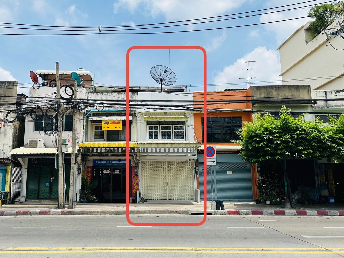For RentShop HouseSathorn, Narathiwat : Commercial building for rent on Chan Road