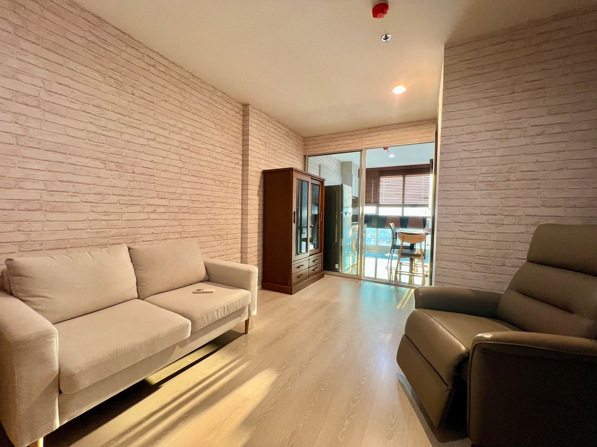 For SaleCondoSathorn, Narathiwat : ( UL2411201 ) Urgent Sale!!! Tel/Line 096-2479369 , Sale with tenant Rhythm Sathorn - Narathiwas , 1 bedroom, 38 Sq.M., high floor, furnished, Special Deal!!✨✨