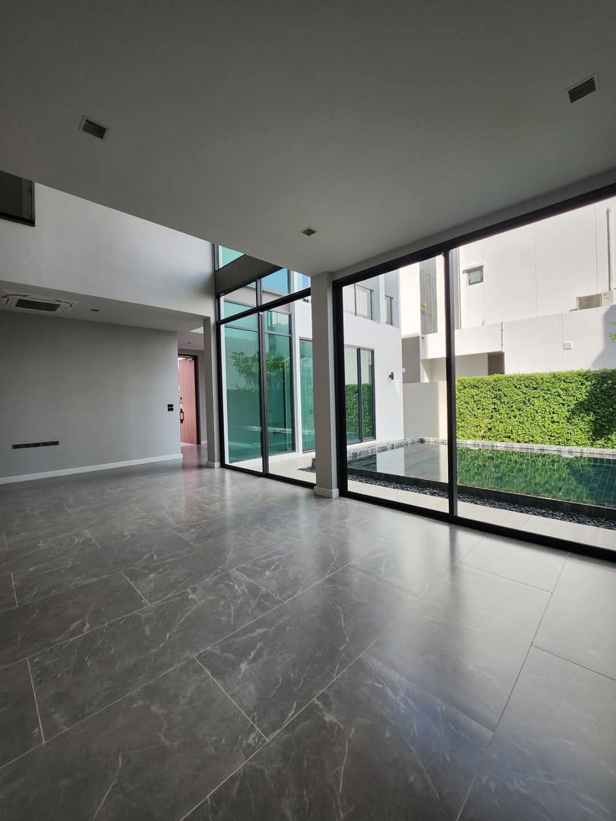 For SaleHouseLadkrabang, Suwannaphum Airport : 🚩𝗧𝗛𝗘 𝗢𝗡𝗘 𝗦𝗜𝗚𝗡𝗔𝗧𝗨𝗥𝗘 𝗕𝗔𝗡𝗚𝗡𝗔 - 𝗥𝗔𝗠𝗔 𝟵 3-storey pool villa and garden villa with private elevator