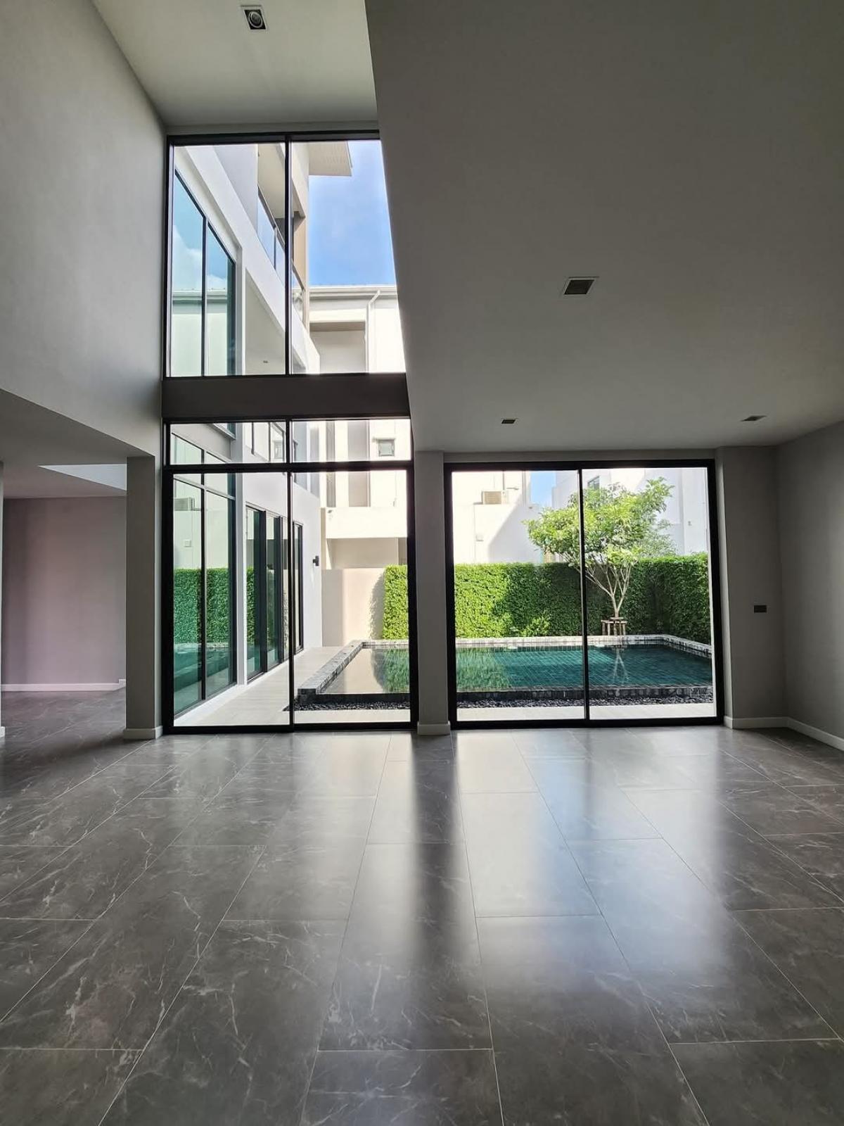 For SaleHouseLadkrabang, Suwannaphum Airport : 🚩𝗧𝗛𝗘 𝗢𝗡𝗘 𝗦𝗜𝗚𝗡𝗔𝗧𝗨𝗥𝗘 𝗕𝗔𝗡𝗚𝗡𝗔 - 𝗥𝗔𝗠𝗔 𝟵 3-storey pool villa and garden villa with private elevator