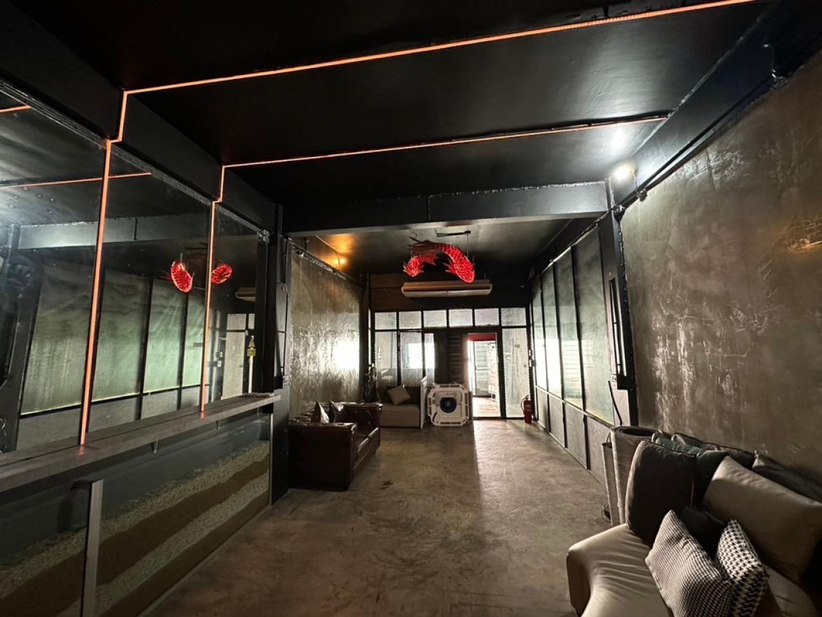 For RentShop HouseSilom, Saladaeng, Bangrak : Commercial building for rent, 4 -story townhome located at Soi Phiphat 2 Convent, near BTS Sala Daeng