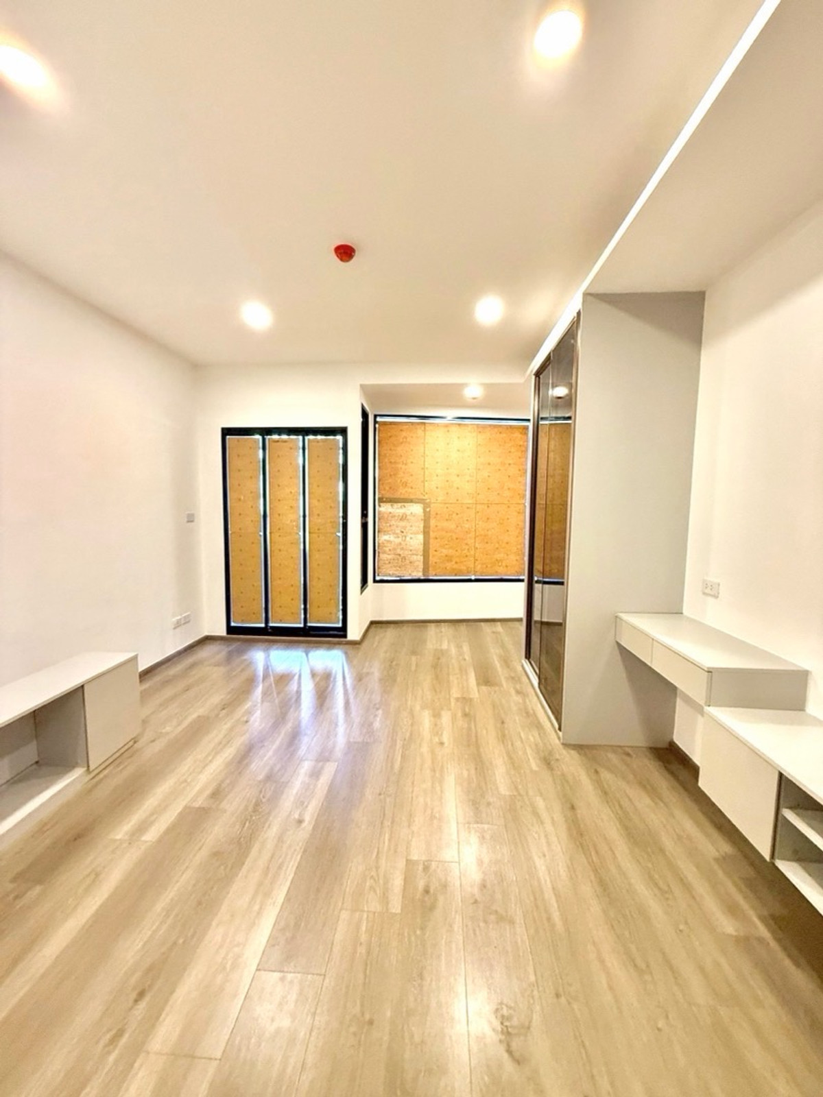 ขายคอนโดรัชดา ห้วยขวาง : 💥 ด่วน! ห้องเดียวเท่านั้น ใจกลางรัชดา 🔥
🚆 MRT ห้วยขวาง เดินถึงจริง ✨ แต่งครบ วิวโล่ง 🚨 ราคาพิเศษสุดท้าย ใครช้าอด 📞 ทักเลยก่อนหลุดจอง!
