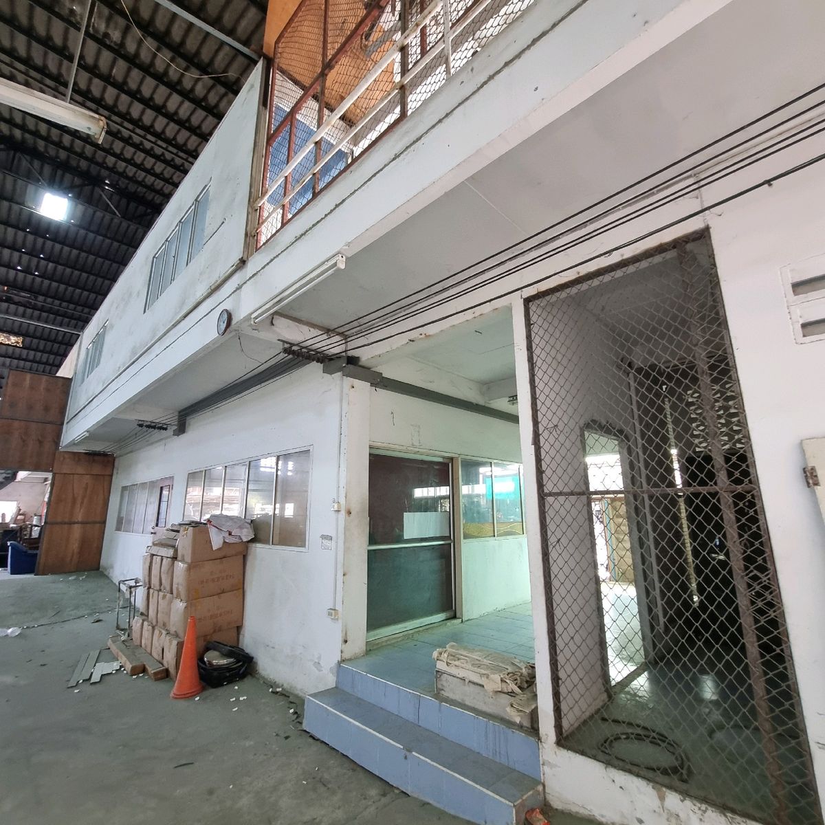 For RentFactoryRathburana, Suksawat : Industrial factory for rent, Suk Sawat 30, land area 1 rai 3 sq.wa, 2-storey building, with dormitory for workers to stay 0928242499